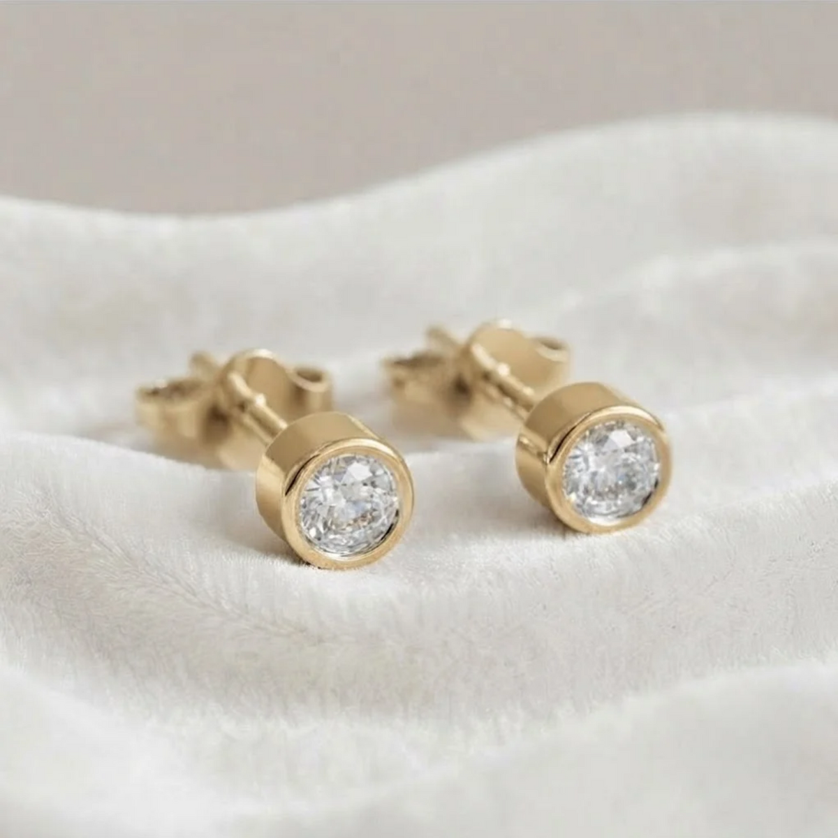 Bezel Set Round Shape Lab Grown Diamond Stud Earrings