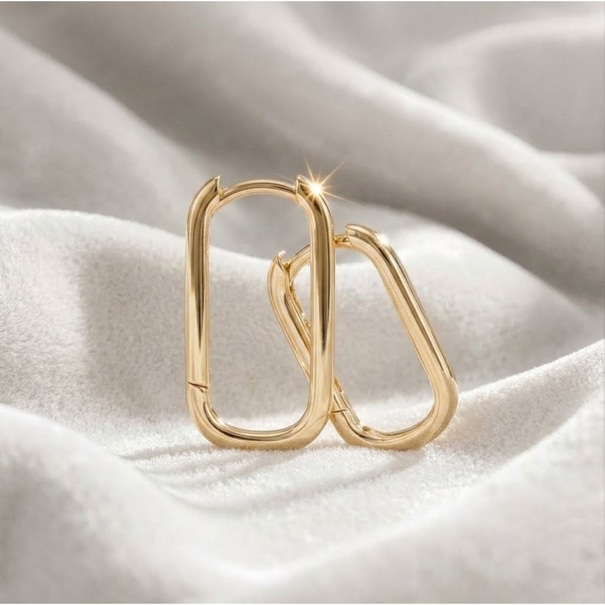 14K Gold Minimalistische Creolen Huggies Kleine Klappcreolen Alltags-Ohrringe