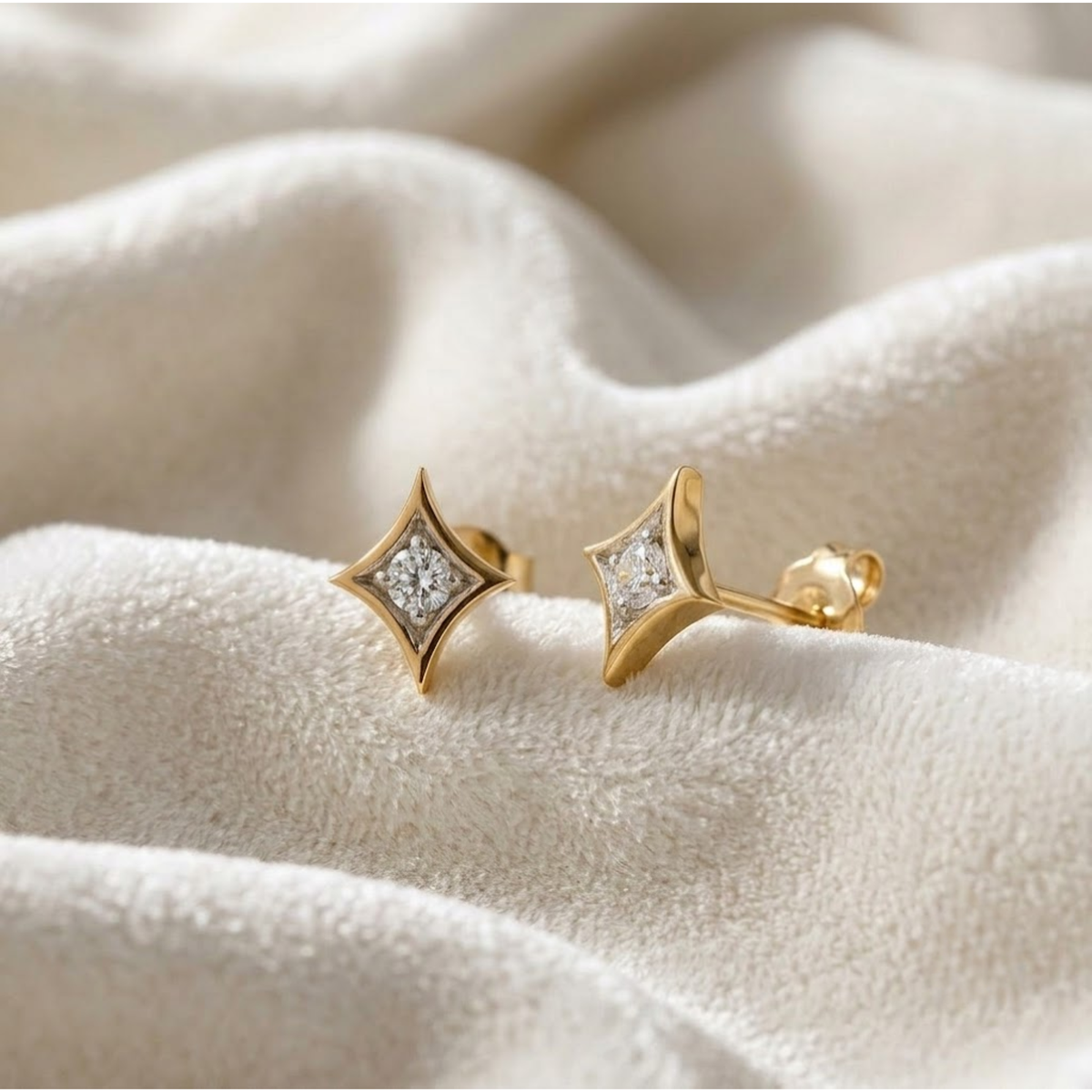 14K Massivgold Nordstern Ohrstecker Tiny Stern Knorpel-Ohrring