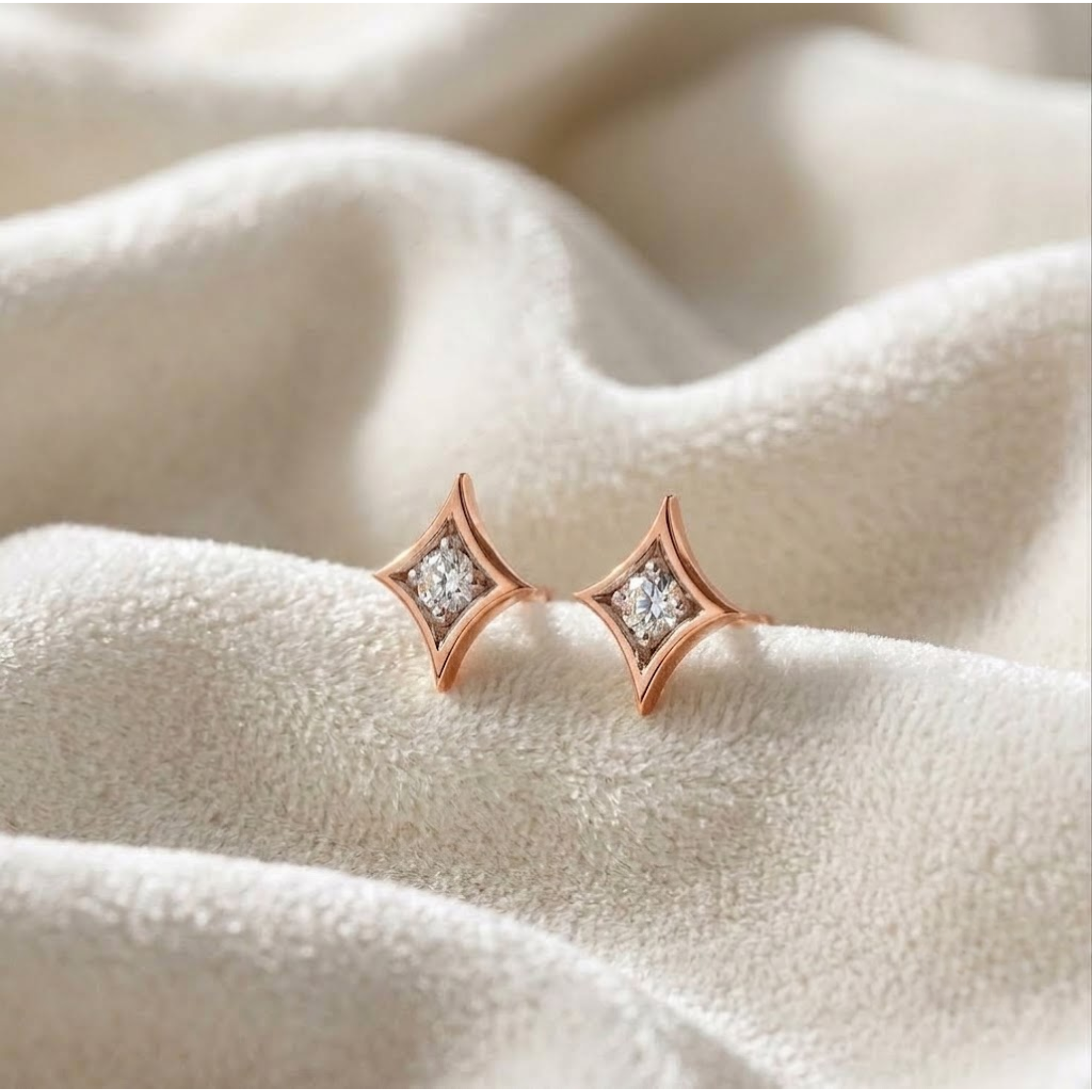 14K Massivgold Nordstern Ohrstecker Tiny Stern Knorpel-Ohrring