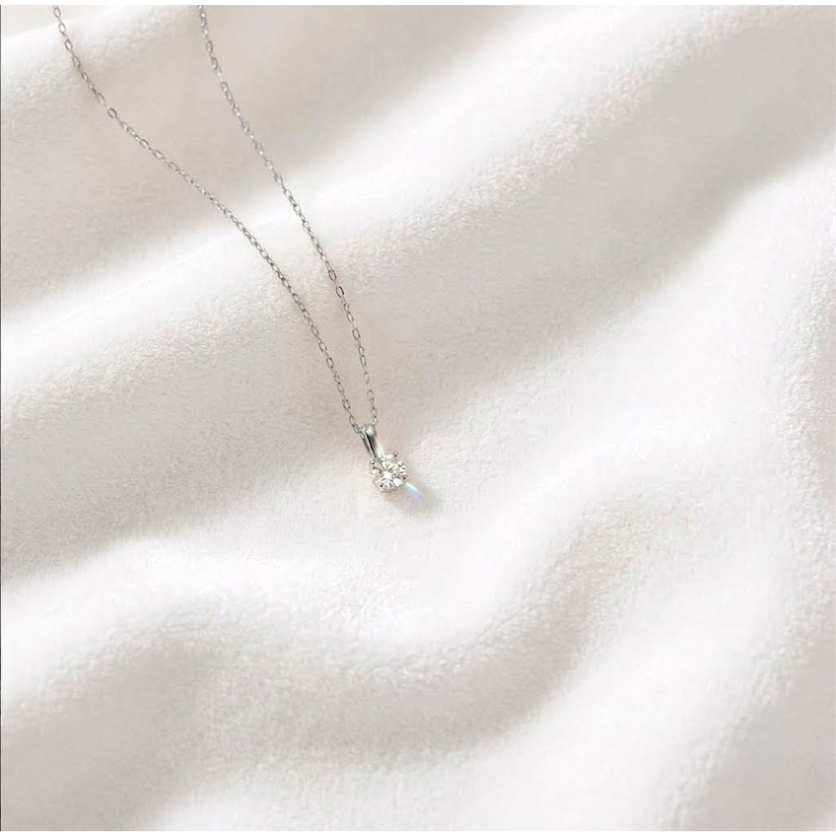 Halskette aus 14 Karat Massivgold mit Diamant-Solitär