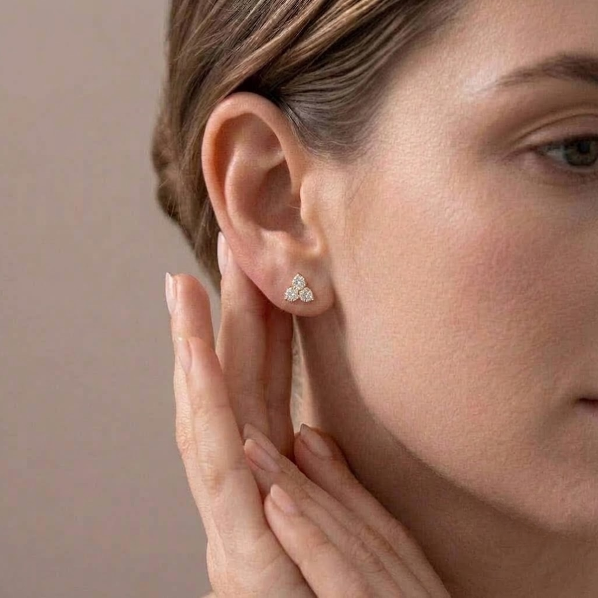 14K Gold Rundschliff Laborgezüchtete Diamanten Trio Winzige Ohrstecker