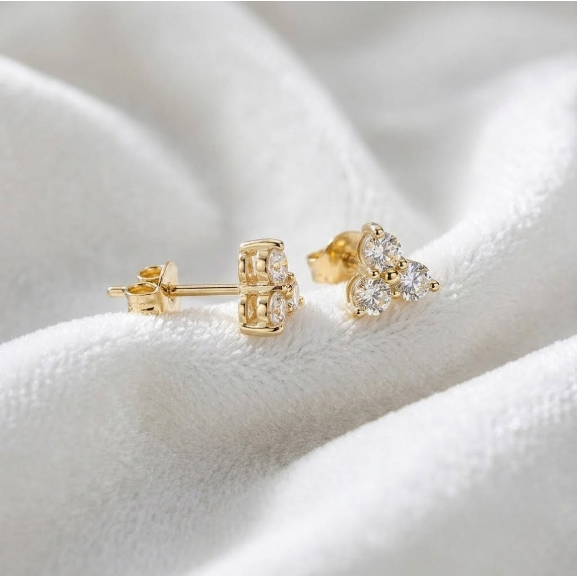 14K Gold Rundschliff Laborgezüchtete Diamanten Trio Winzige Ohrstecker