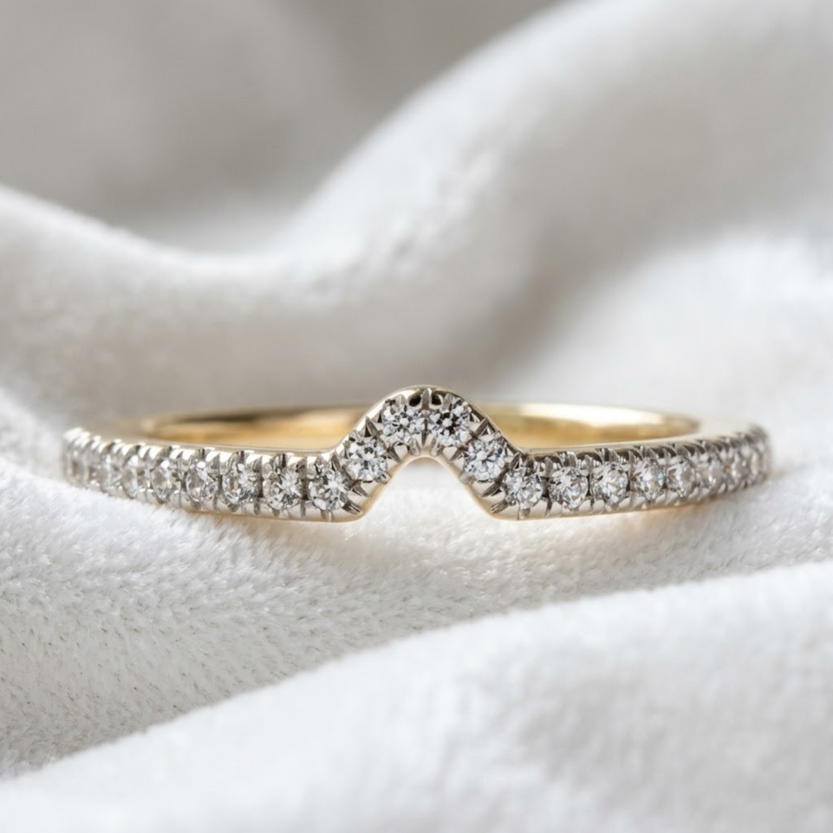 Round Lab Grown Diamond Curved Ring