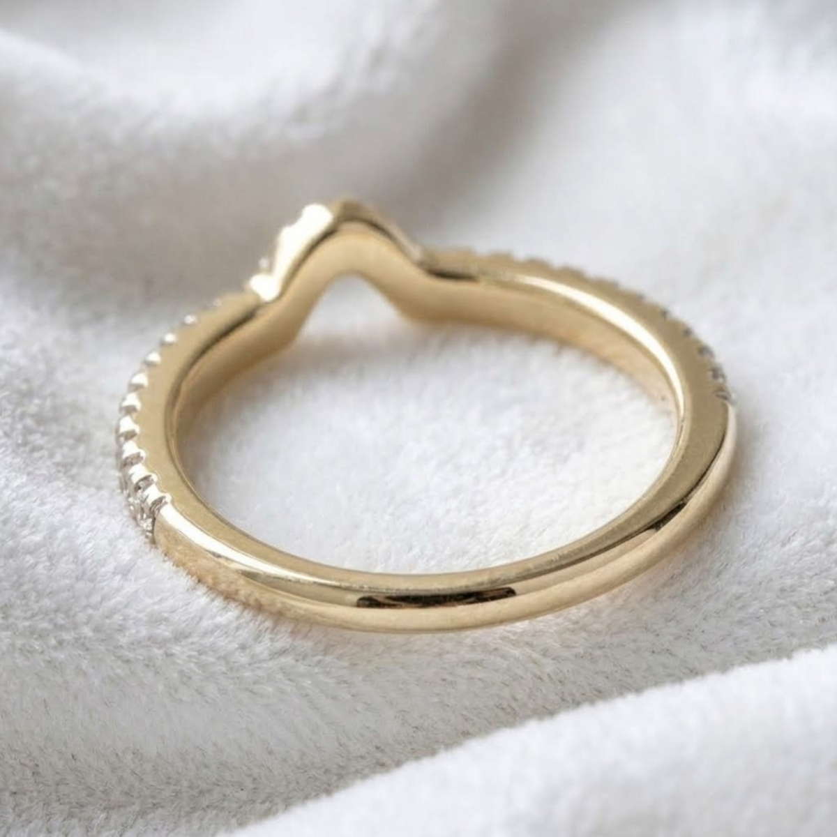 Round Lab Grown Diamond Curved Ring