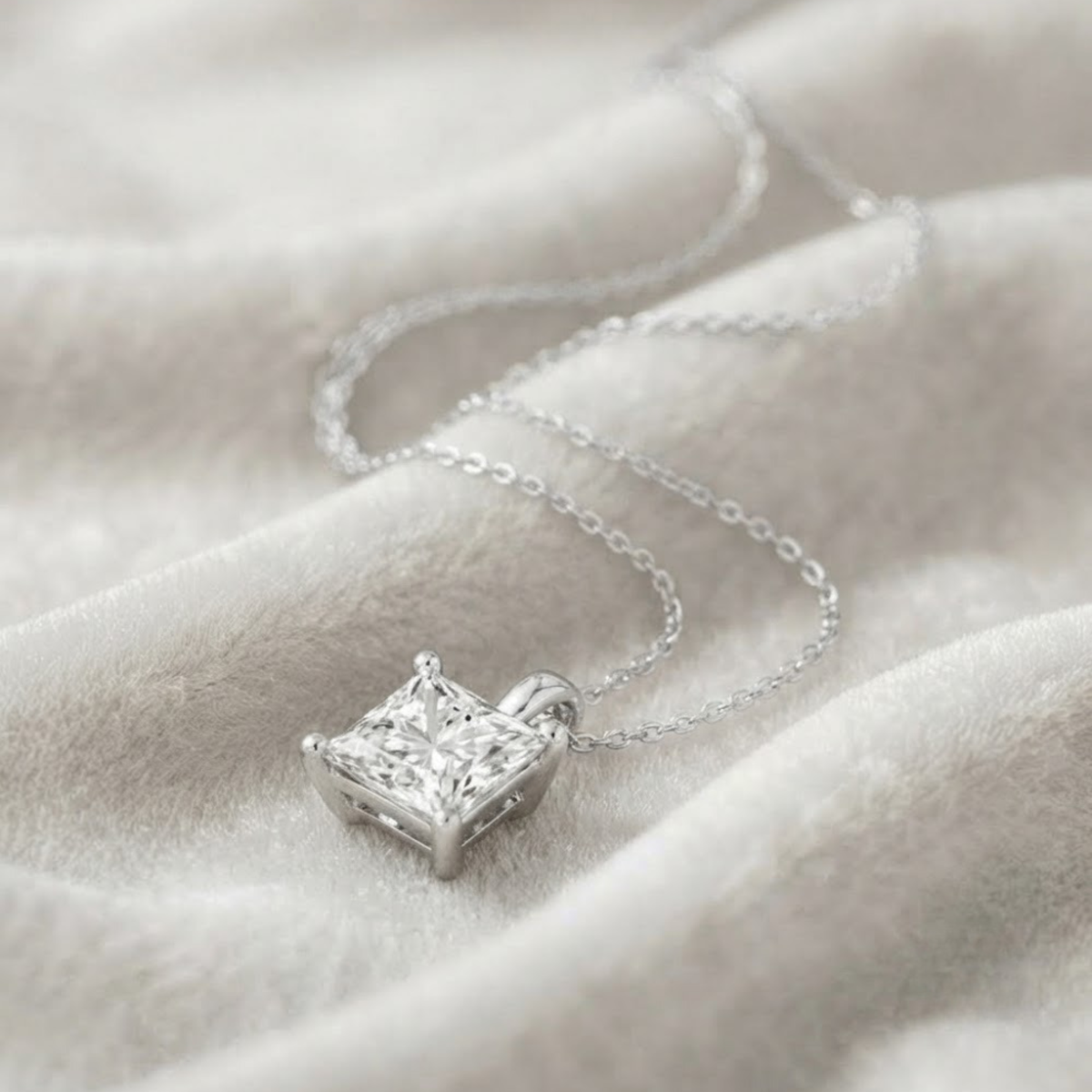 14K Gold Diamantanhänger mit 3 Karat Prinzessschliff
