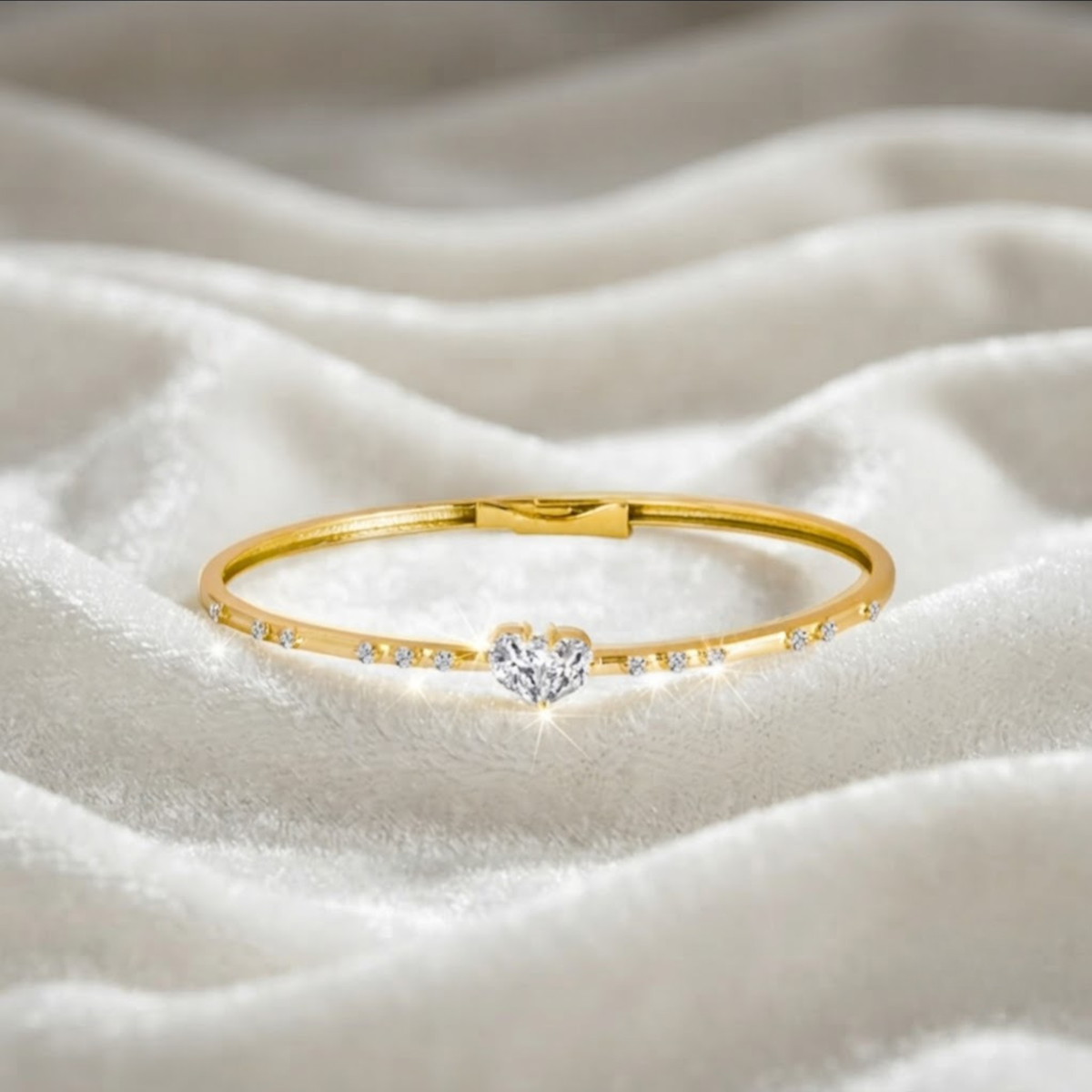 Diamond Bangle Heart Shape Solitaire Bracelet