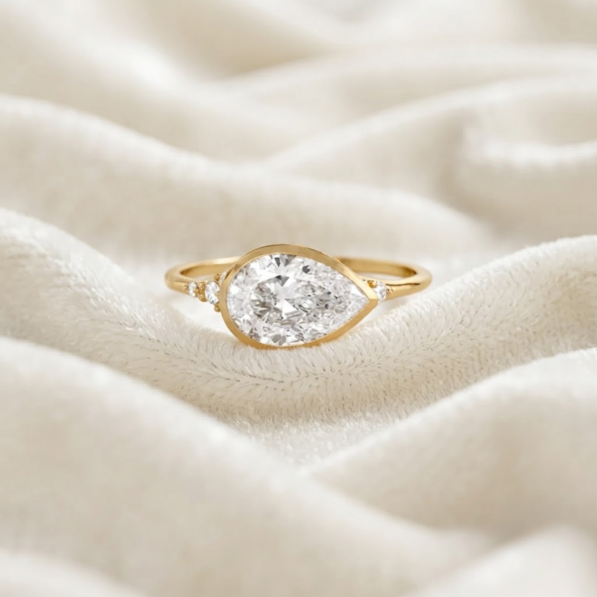 Oval Cut Engagement Ring