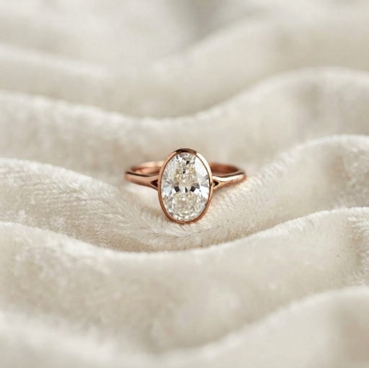2 Karat ovaler, im Labor gezüchteter Diamant 14K Gold Verlobungsring