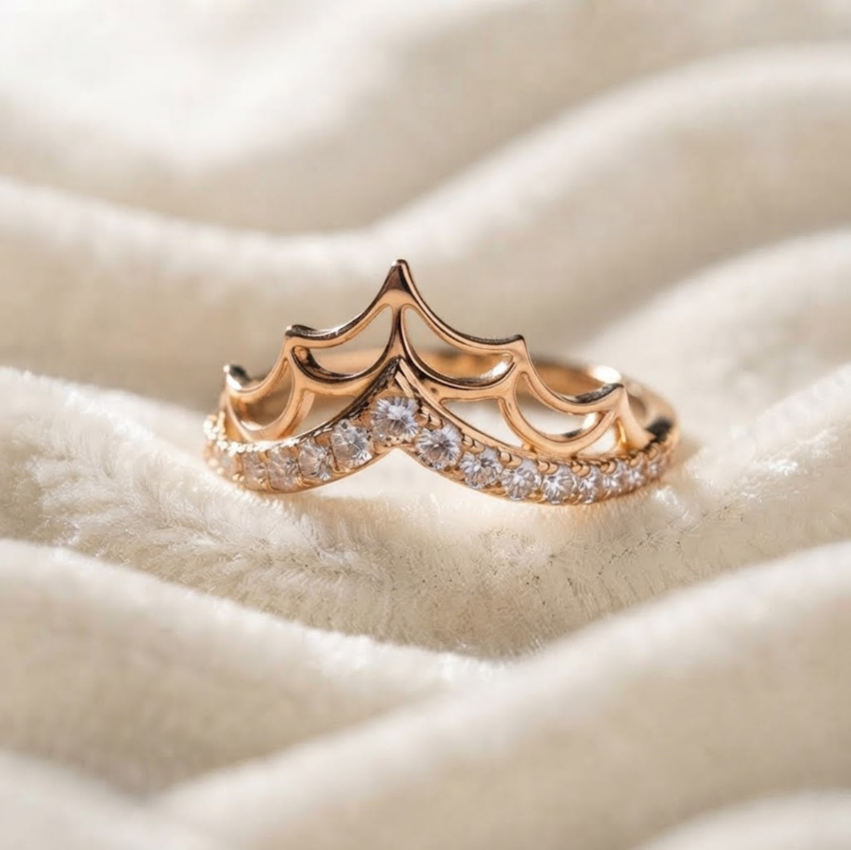 Stapelbarer Spinnennetzring aus 14 Karat Gold mit im Labor gezüchtetem Diamanten