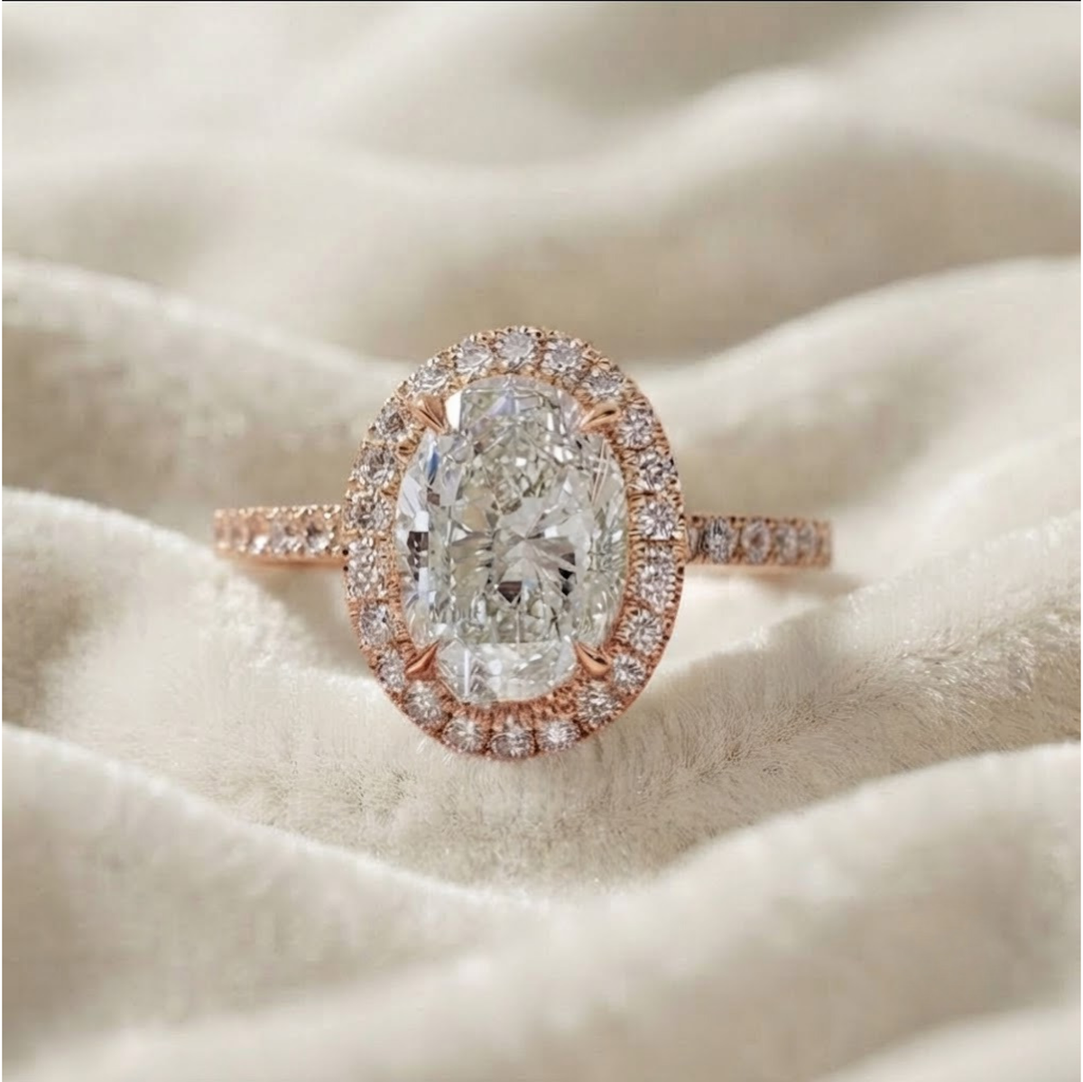 14K Laborgezüchteter Diamant-Verlobungsring mit ovalem Halo