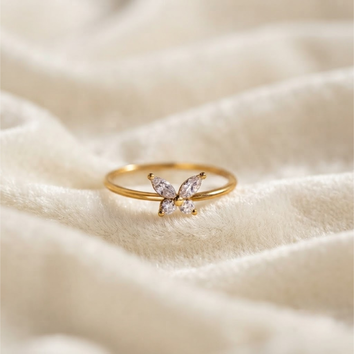 Ring aus 14 Karat Gold mit 0,50 Karat Schmetterling und filigranem Design
