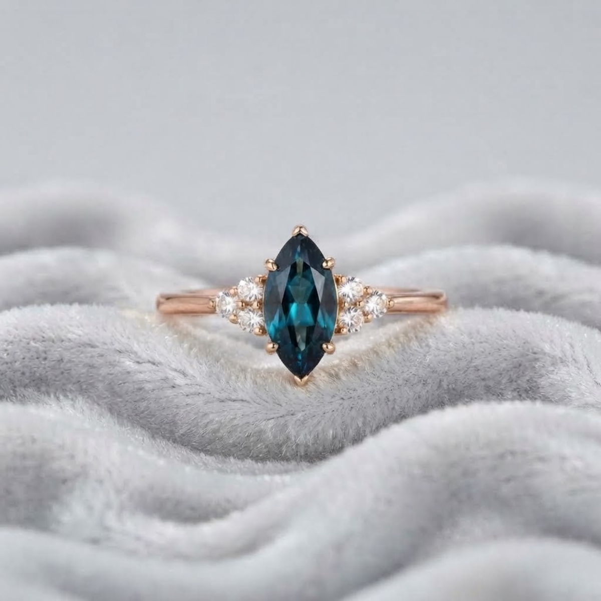 14K Jubiläums-Brautring, 0,58 Karat Marquise-Schliff London Blue Topas Verlobungsring