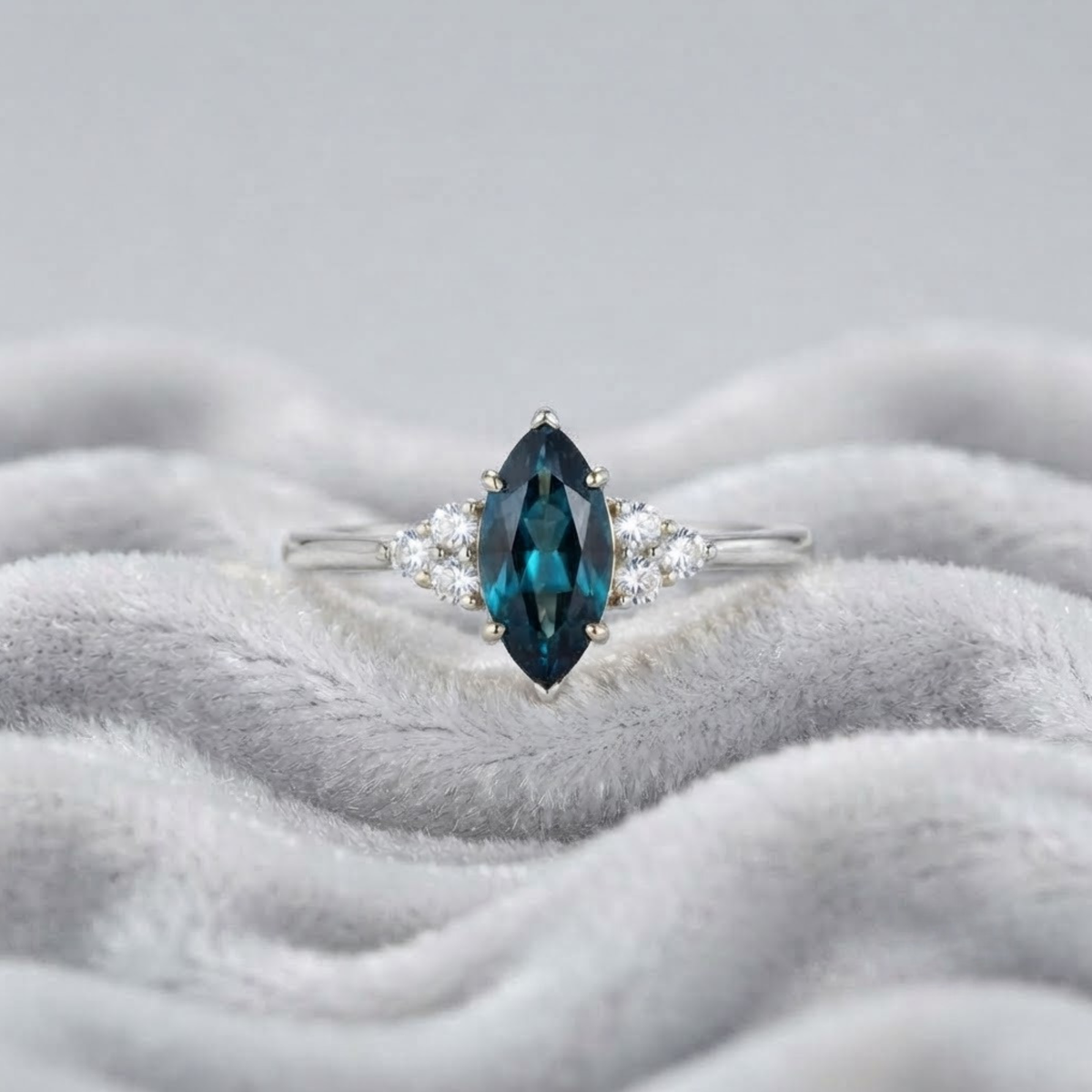 14K Jubiläums-Brautring, 0,58 Karat Marquise-Schliff London Blue Topas Verlobungsring