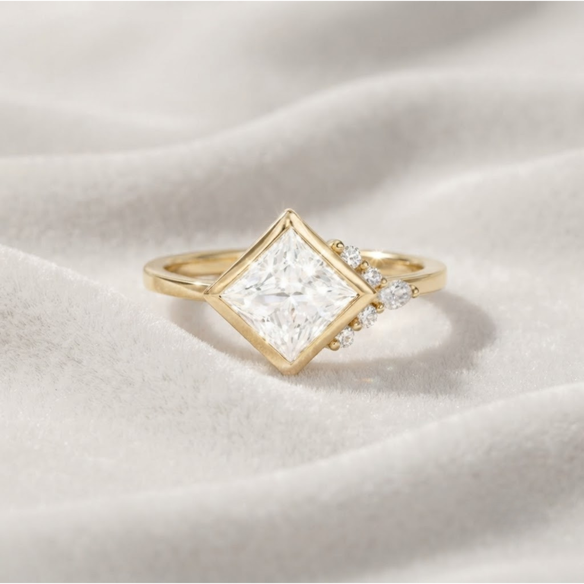 Verlobungsring aus 14 Karat Massivgold mit im Labor gezüchtetem Prinzessschliff und 1,70 Karat