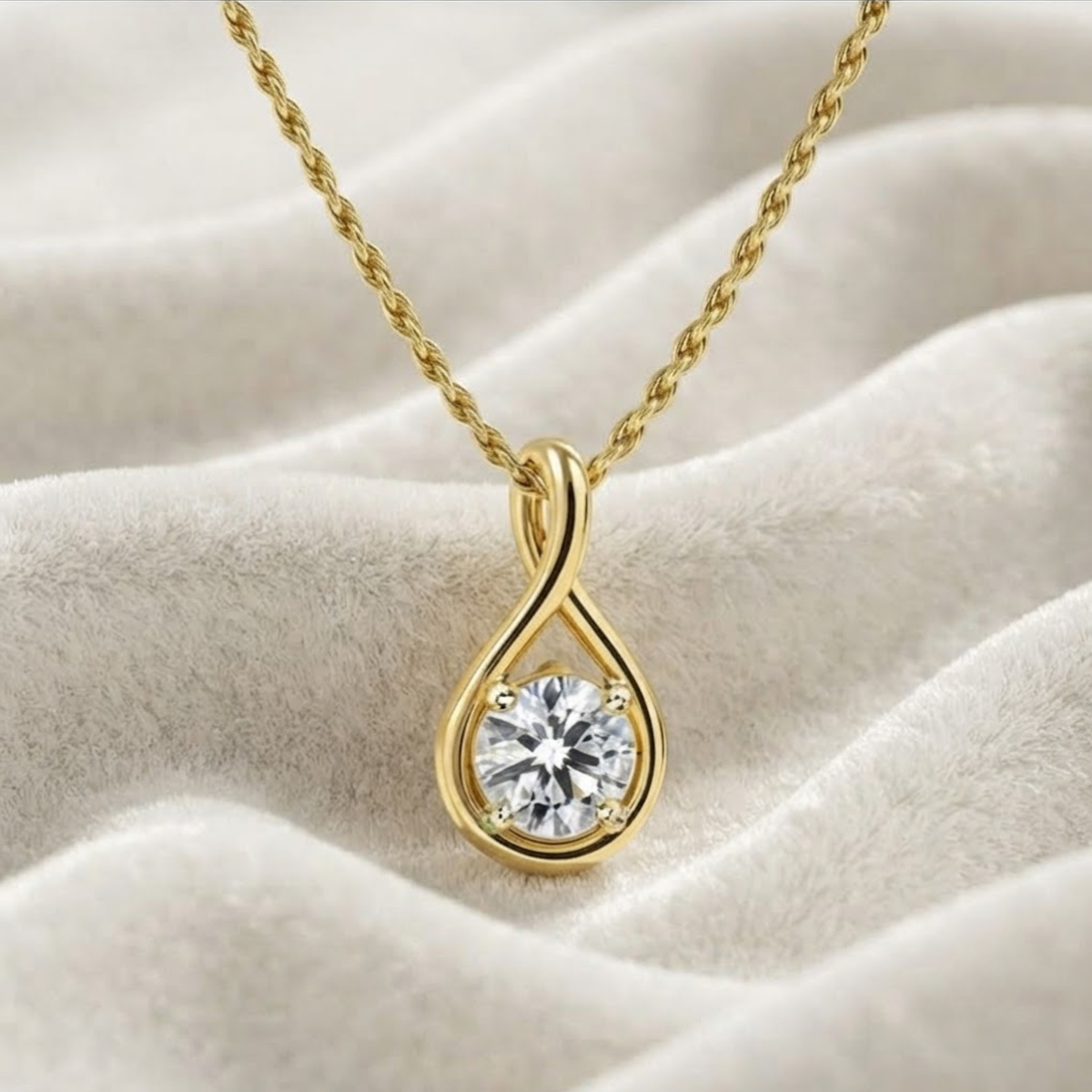 Anhänger aus 14 Karat Gold mit rundem, im Labor gezüchtetem Diamanten im Brillantschliff