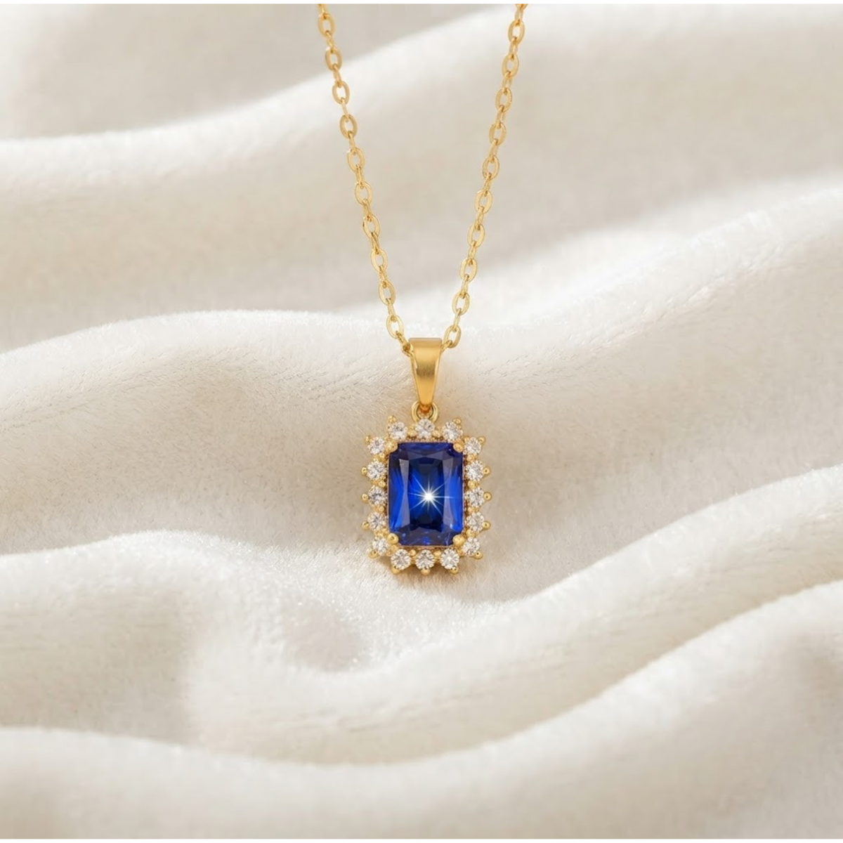 14K Saphir umgeben von einem Labor-Diamant-Halskette