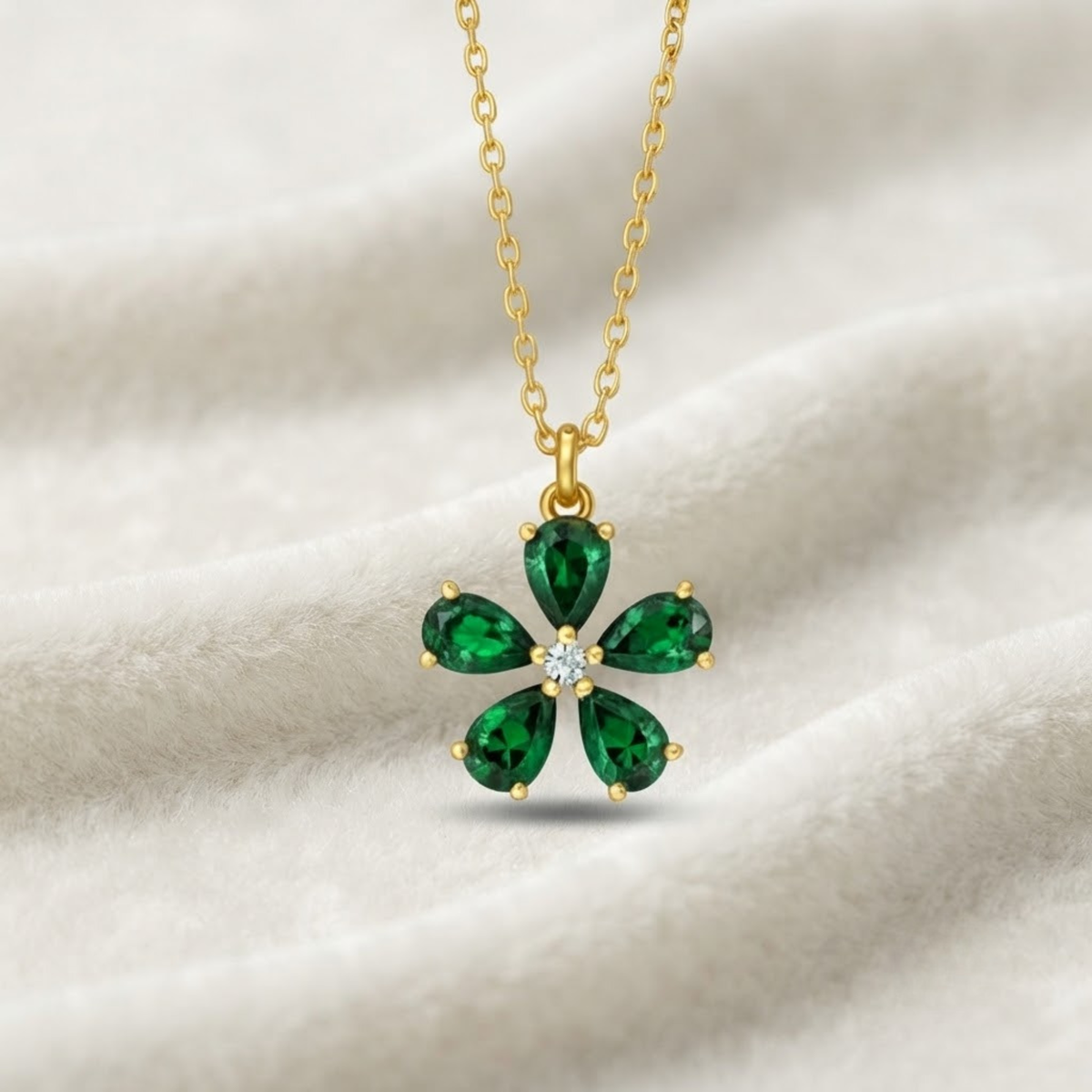 Halskette aus 14K Massivgold mit 1,00 Karat Blume, Diamant und Mai-Smaragd