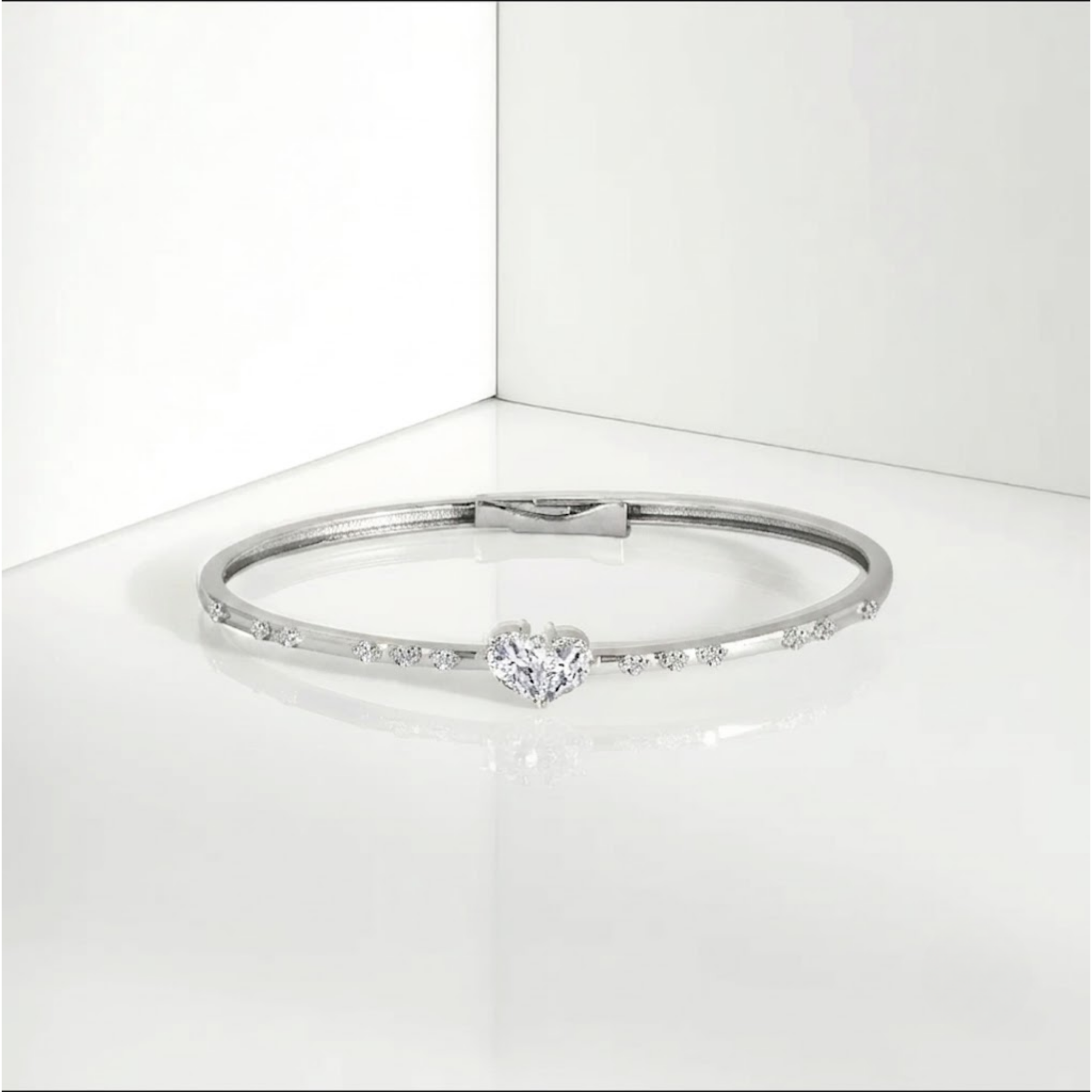 Diamantarmreif mit Herzform-Solitaire-Armband