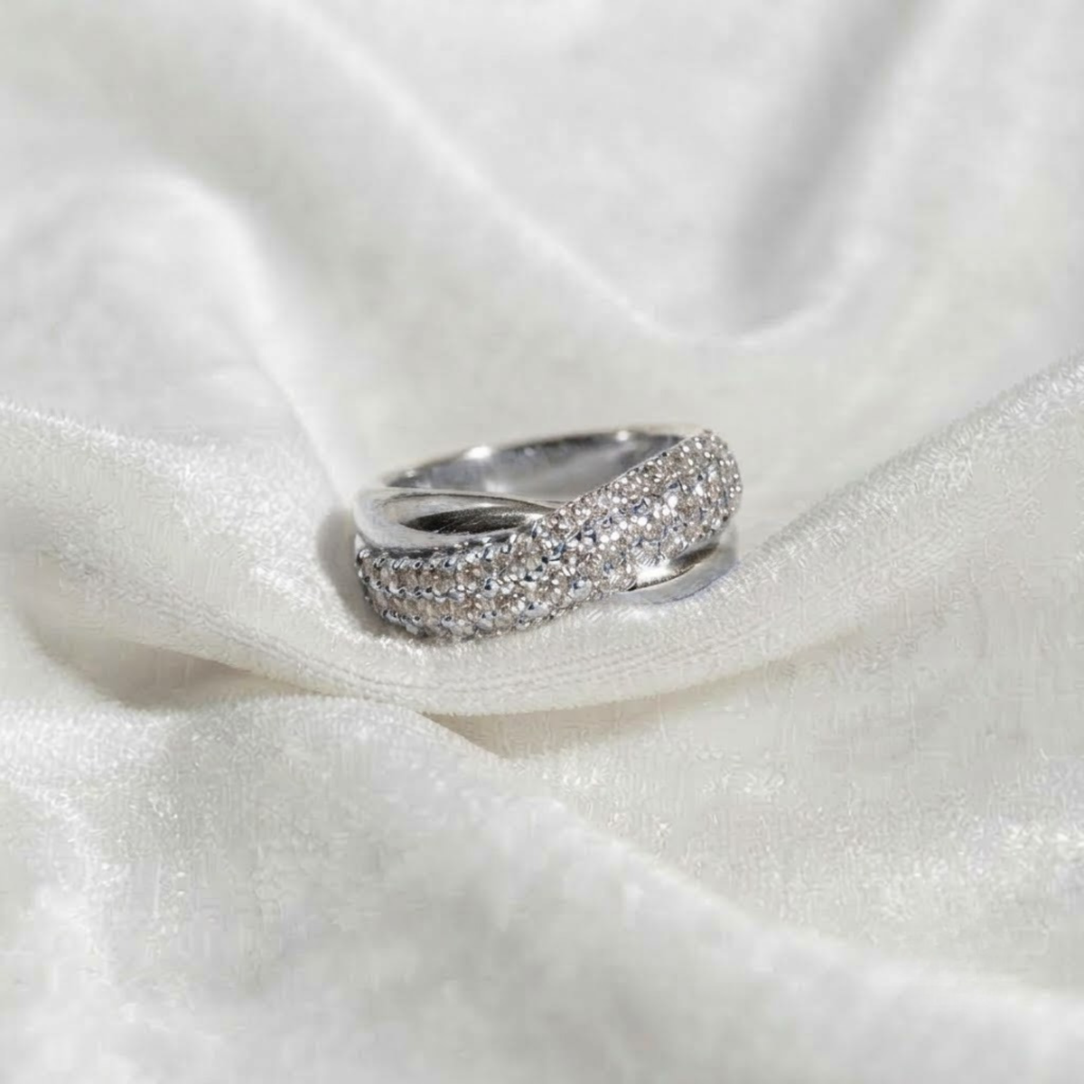 Natural Diamond Swirl Ring