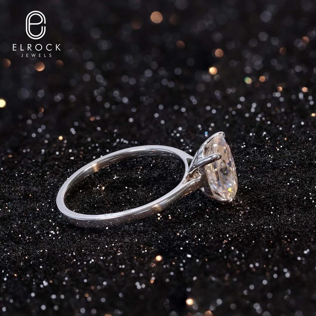 Oval Diamond Ring