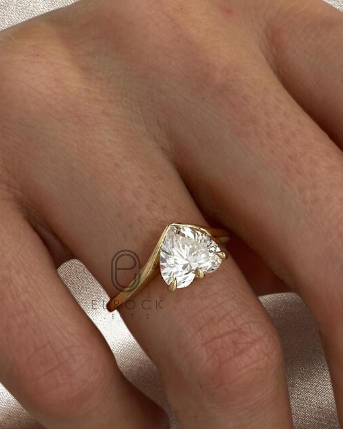 14K Gold 2 Carat Heart Shape Unique Solitaire Ring